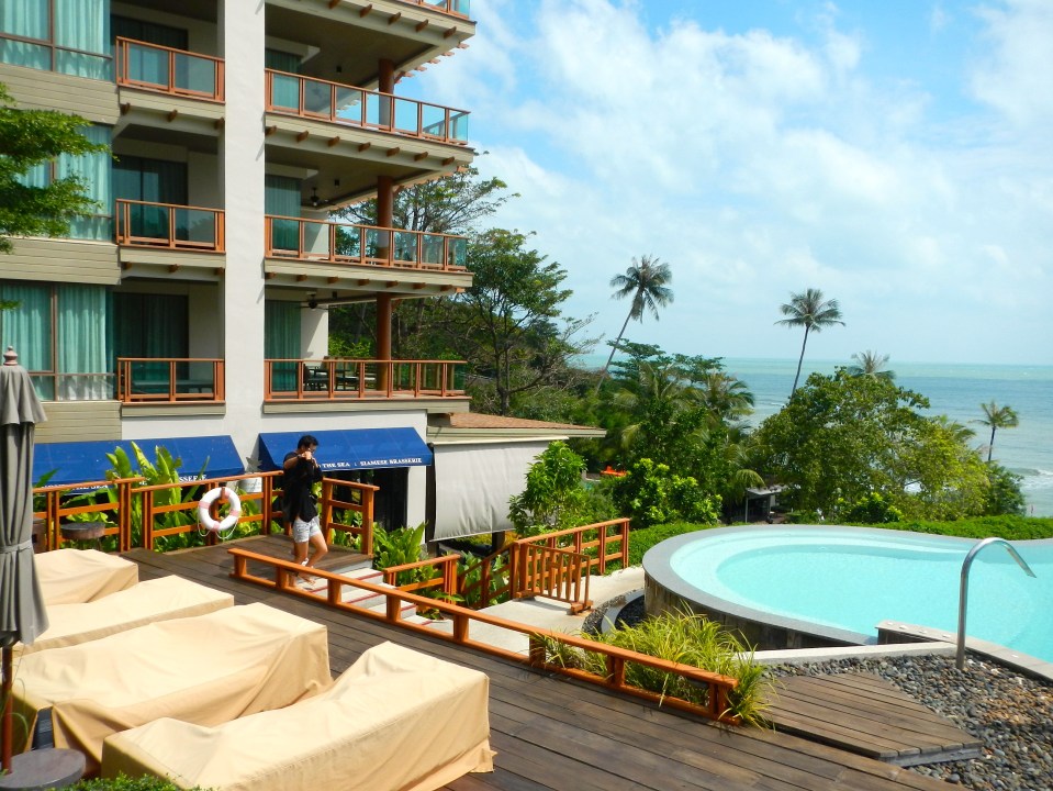 BEYOND THE SEA, Siamese Brasserie