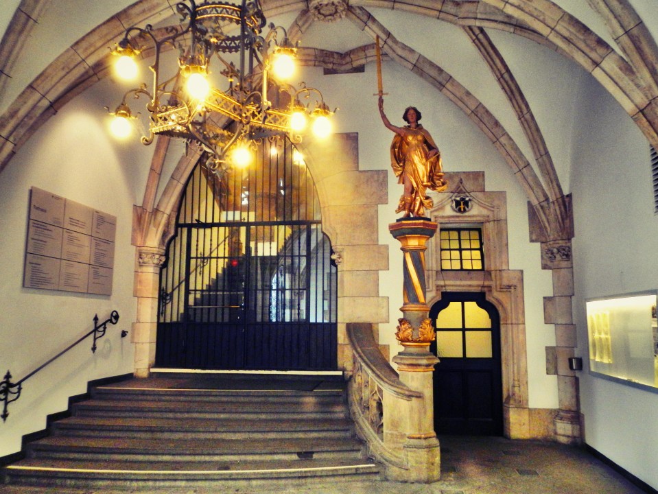 Inside Rathaus Glockenspiel 14