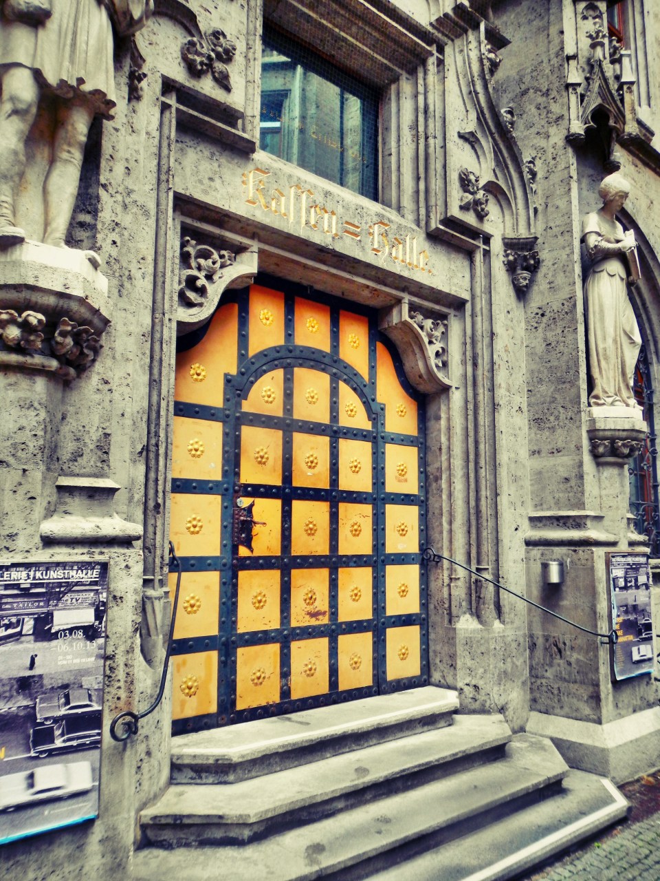 Inside Rathaus Glockenspiel 8