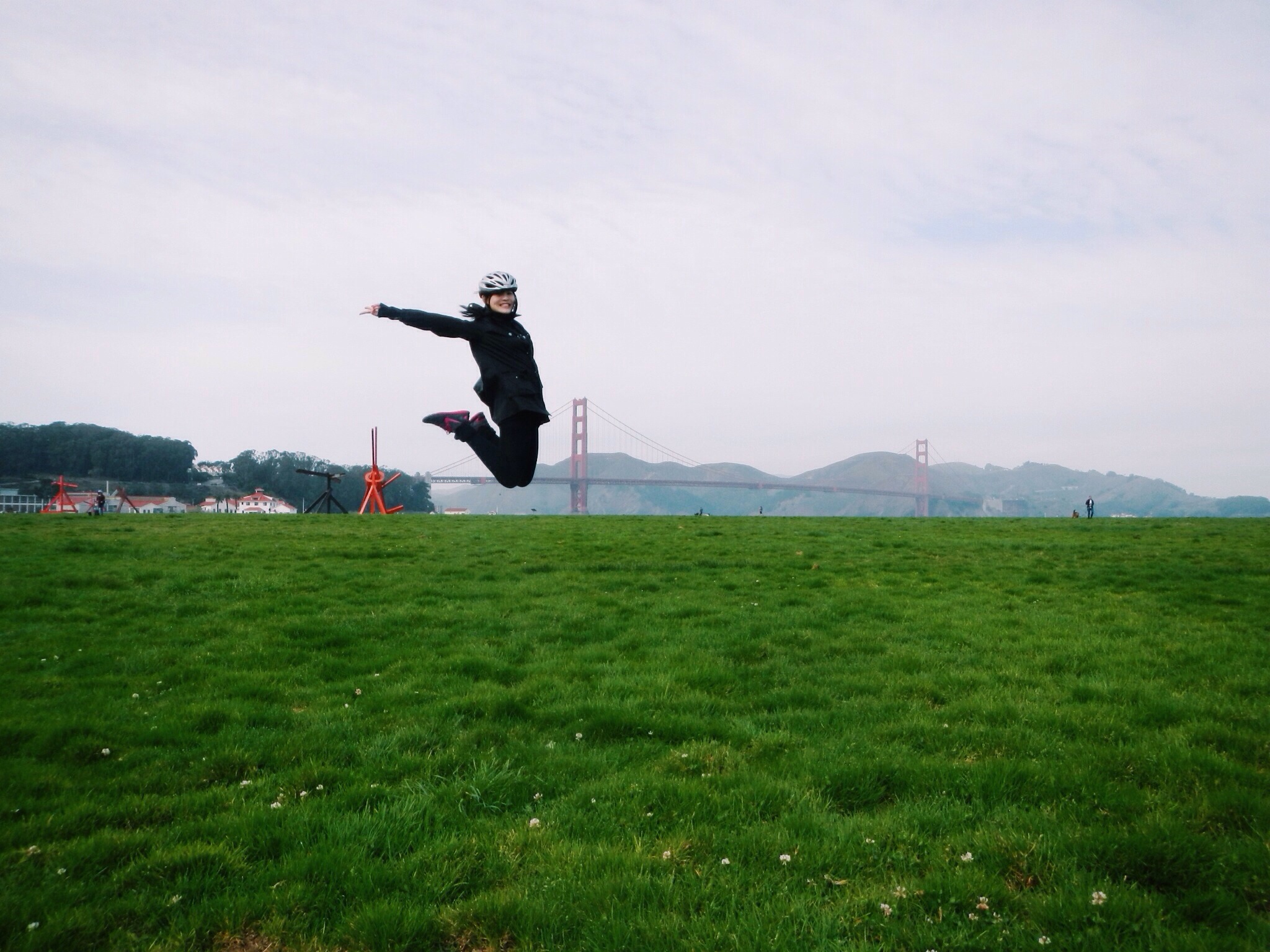 Viktoria Jean victory jump at Golden gate Bridge