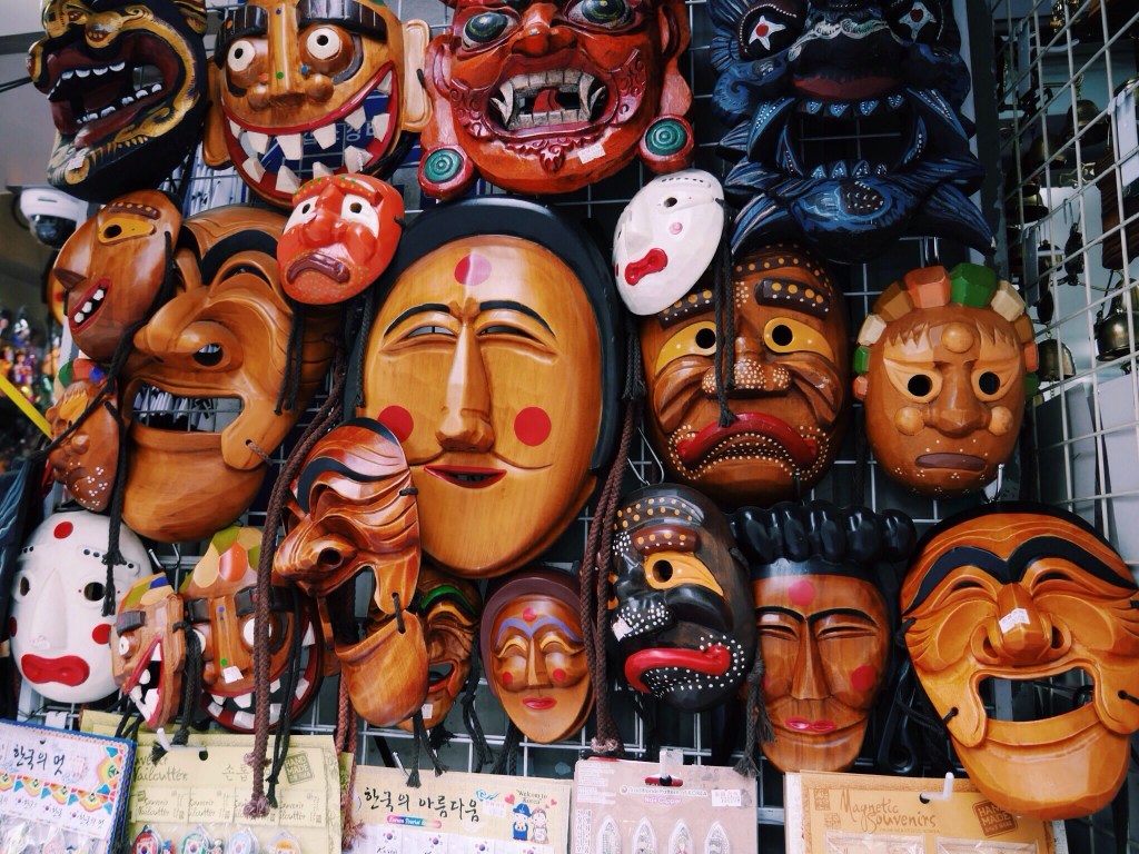 SEOUL DIARIES 016: SNAPSHOTS @&nbsp;INSADONG