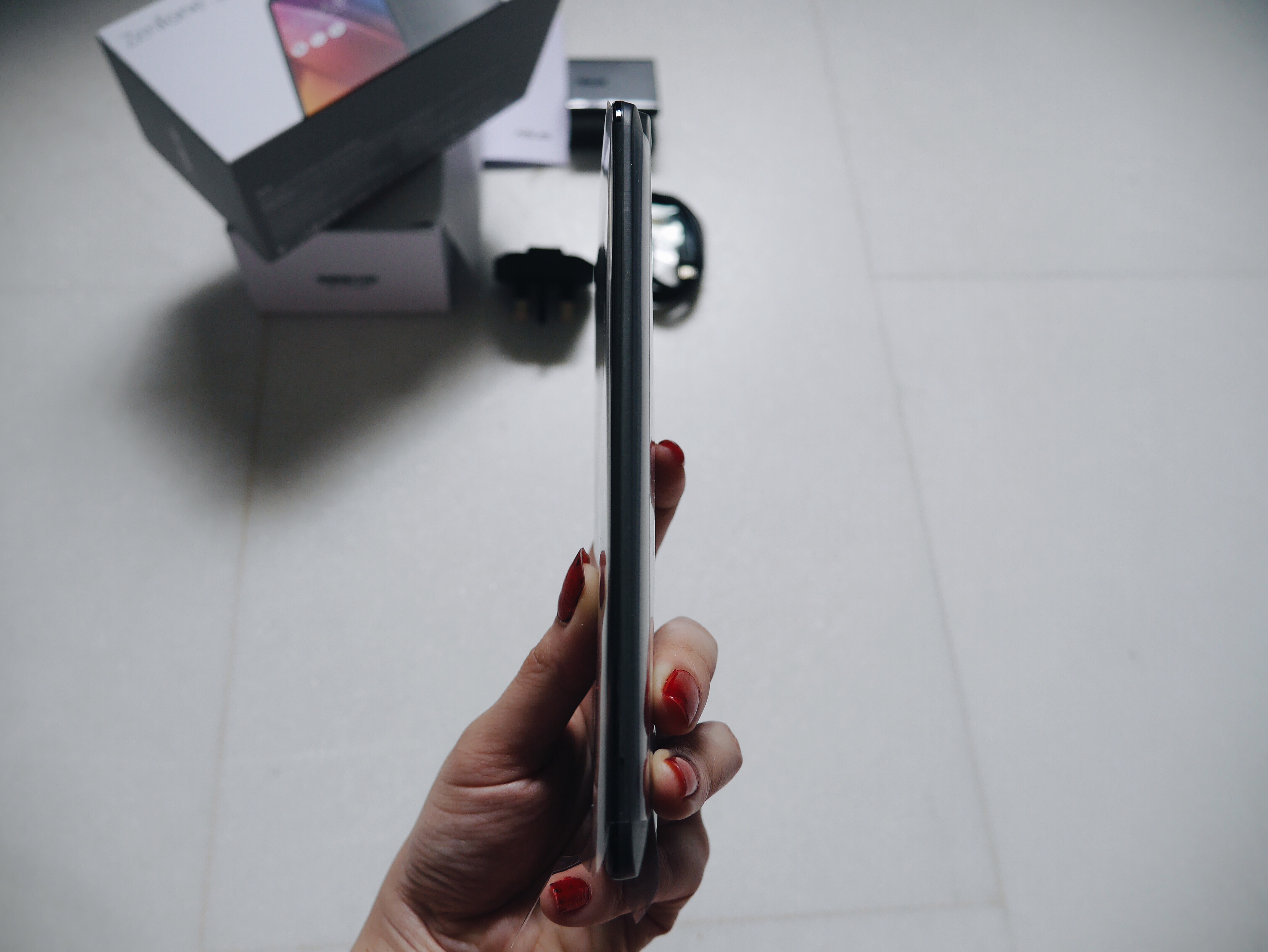 ASUS ZENFONE 2 LASER [VIKTORIA JEAN] vs iPhone 6 Plus 4