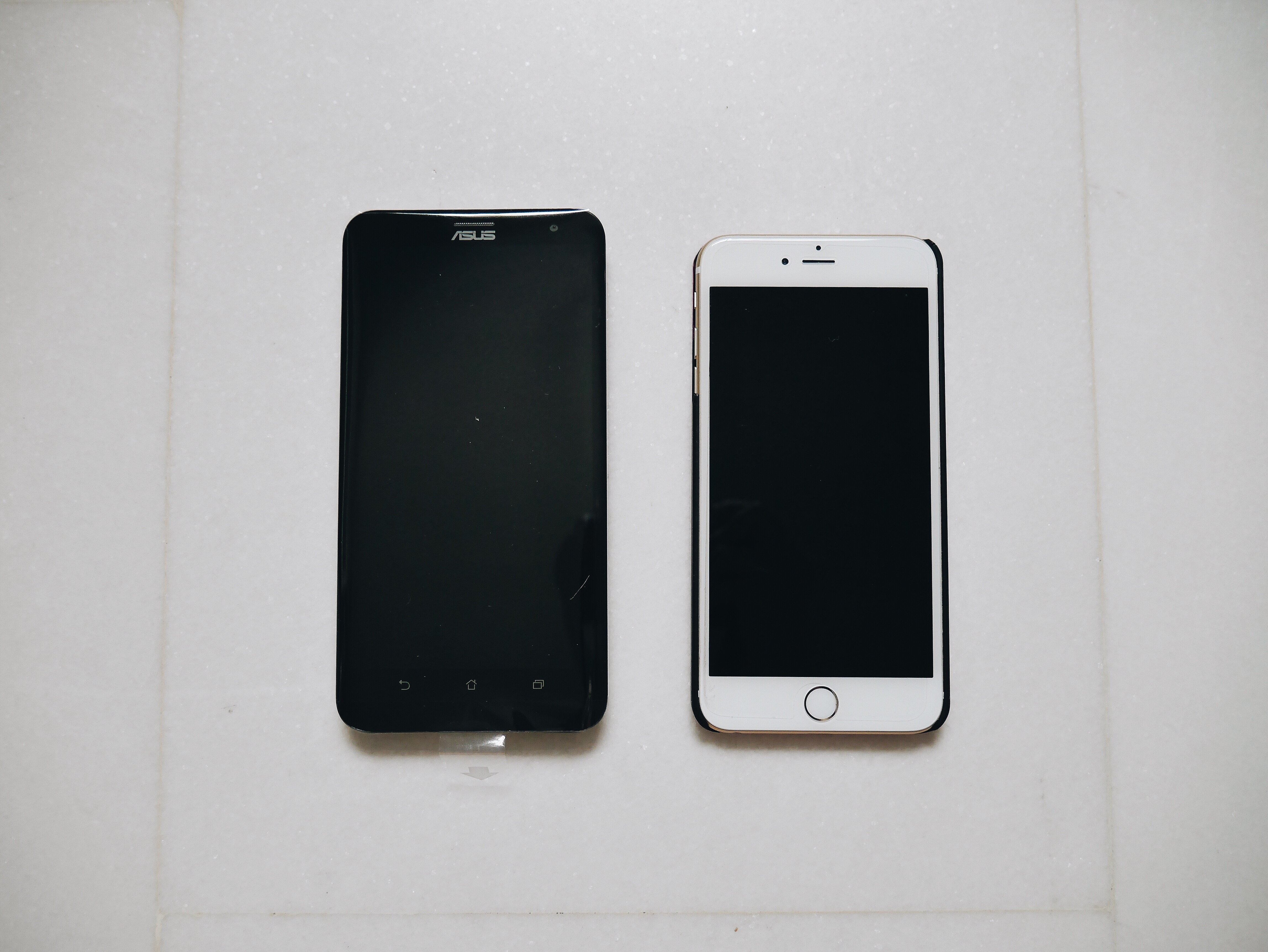 ASUS ZENFONE 2 LASER [VIKTORIA JEAN] vs iPhone 6 Plus