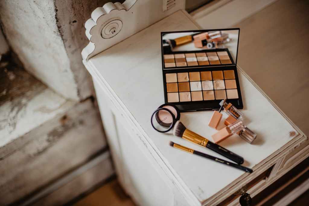 The Ultimate Cheat-Sheet To Decluttering Your Vanity&nbsp;Space